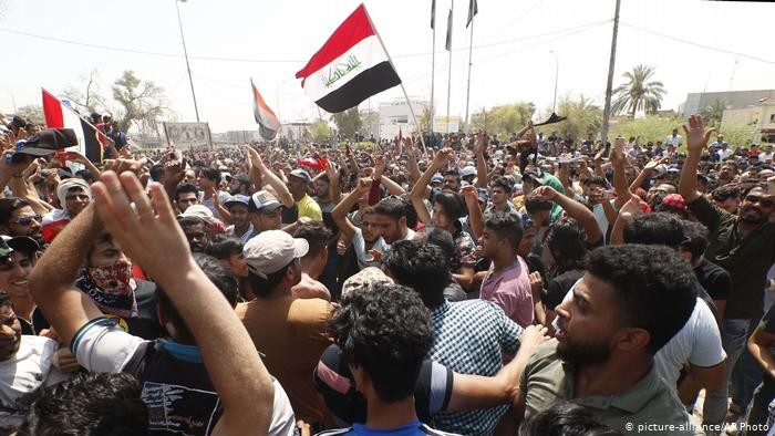 كتائب حزب الله: نقف بقوة مع المطالب الشعبية ومستعدون ان نكون طرفا ضامنا لحفظ امن العراق